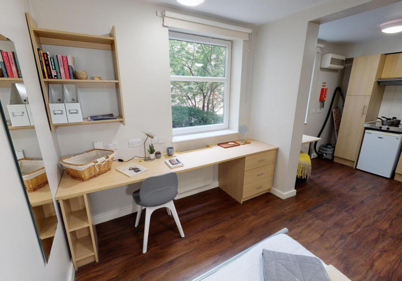 Private Bedrooms With Shared Kitchen And Studios At Iq Tufnell House In Londra Dış mekan fotoğraf