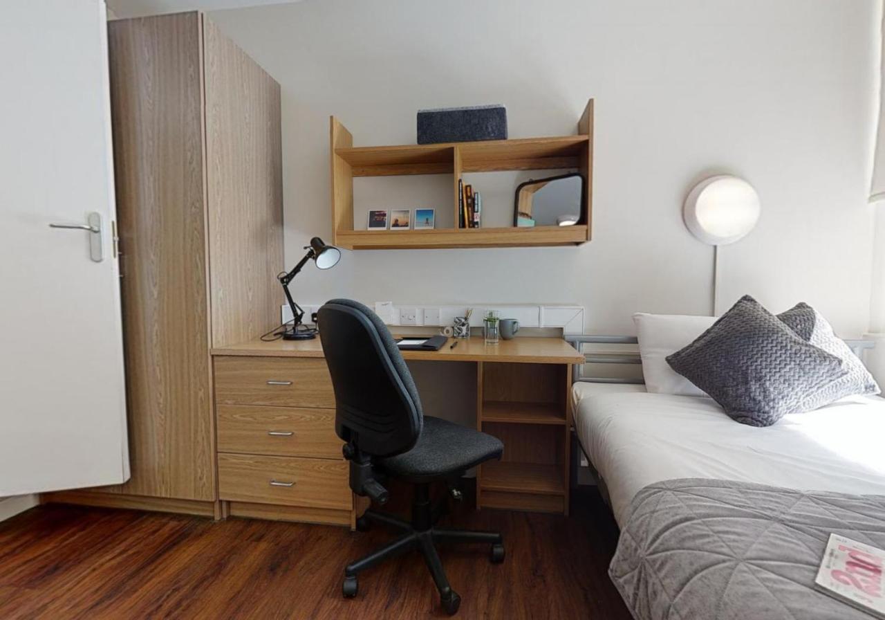 Private Bedrooms With Shared Kitchen And Studios At Iq Tufnell House In Londra Dış mekan fotoğraf