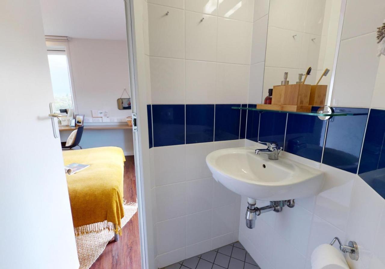 Private Bedrooms With Shared Kitchen And Studios At Iq Tufnell House In Londra Dış mekan fotoğraf